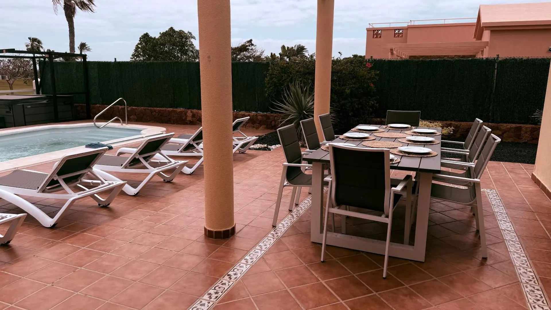 Villa Vista Verde, Luxury Family Front Line Golf, Hot Tub,Pool Table, 8 Pers, Caleta de Fuste